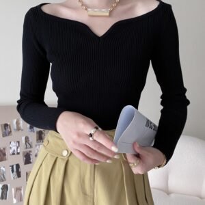 Small Petal Collar Short Sweater Design | Elegant & Trendy Women's Sweater