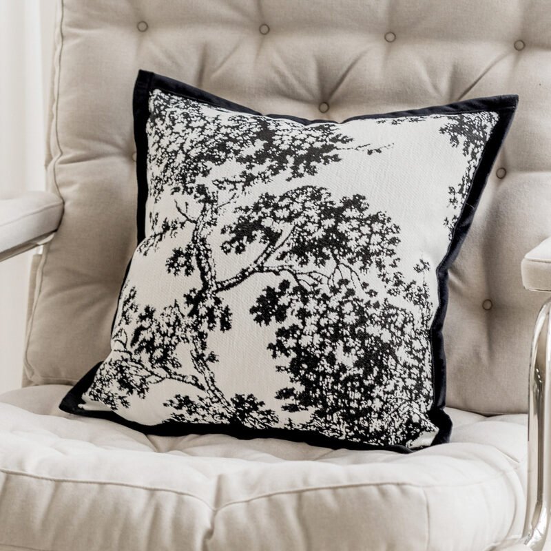 French Classic Style Light Luxury Black and White Sofa Pillow Cases – Elegant Home Accent