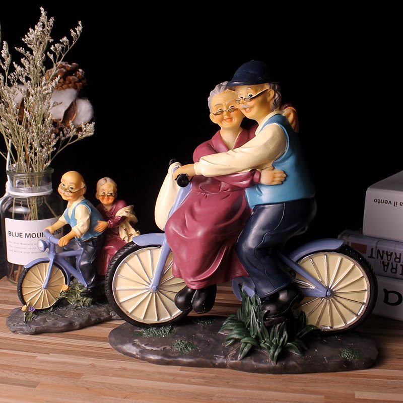 Wedding Anniversary & Creative Birthday Gifts – Practical Resin Ornaments for Special Occasions