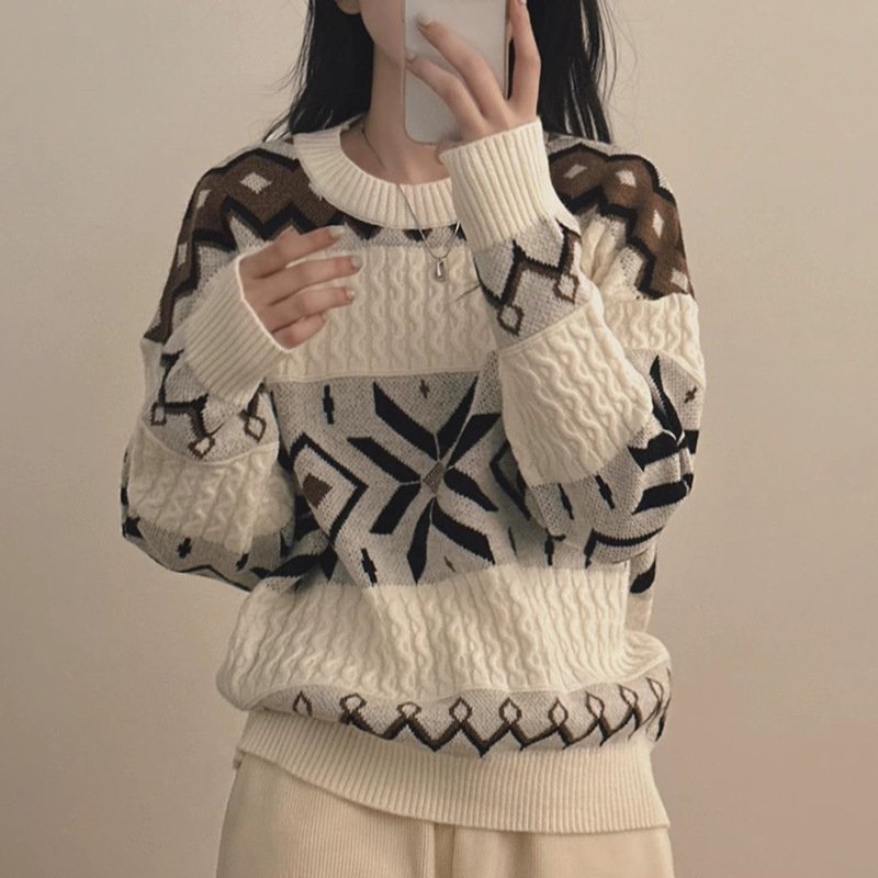 Snowfall Season Sweater - Cozy & Warm Knitwear for Winter