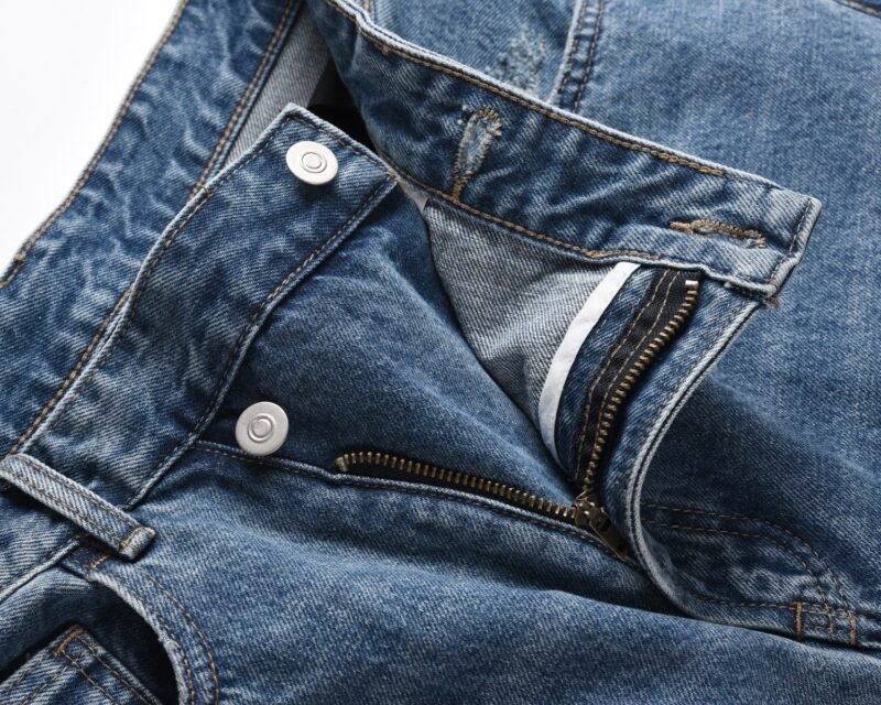 Straight-Leg Distressed Casual Jeans for Men – Trendy & Comfortable Denim