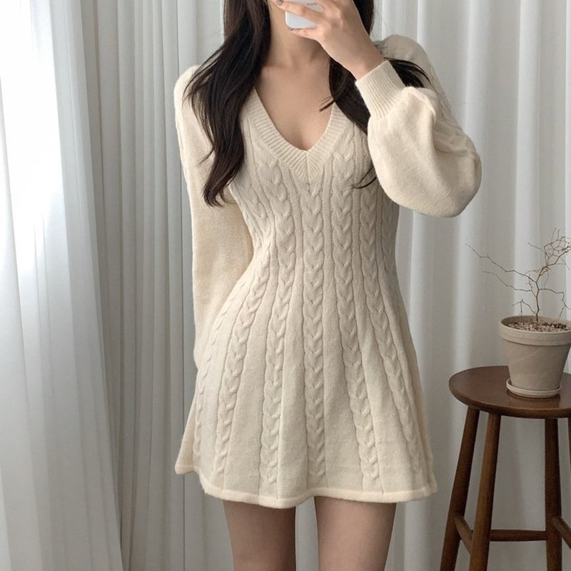 Elegant Twist Knitted Dress for Women – Chic & Timeless Fashion