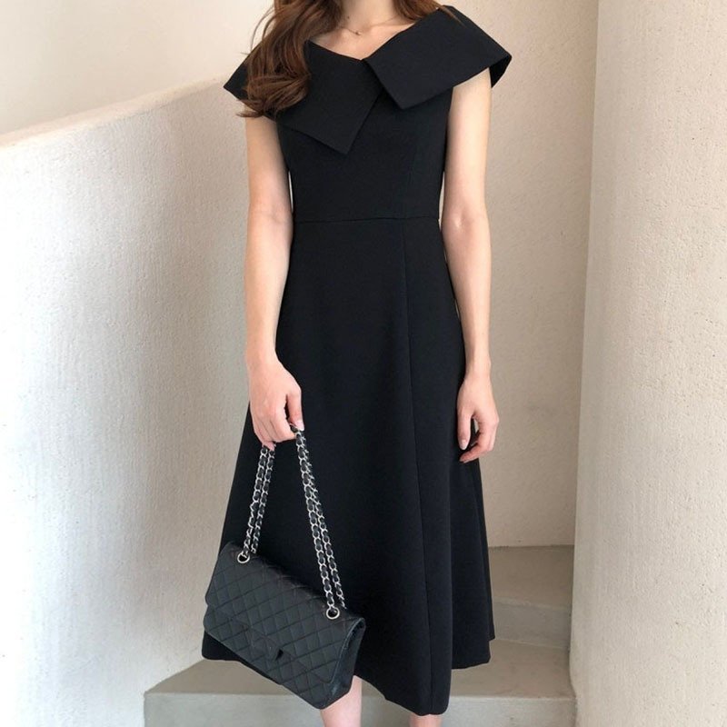 Elegant Long Pleated Sleeveless Dress for Women – Timeless & Chic