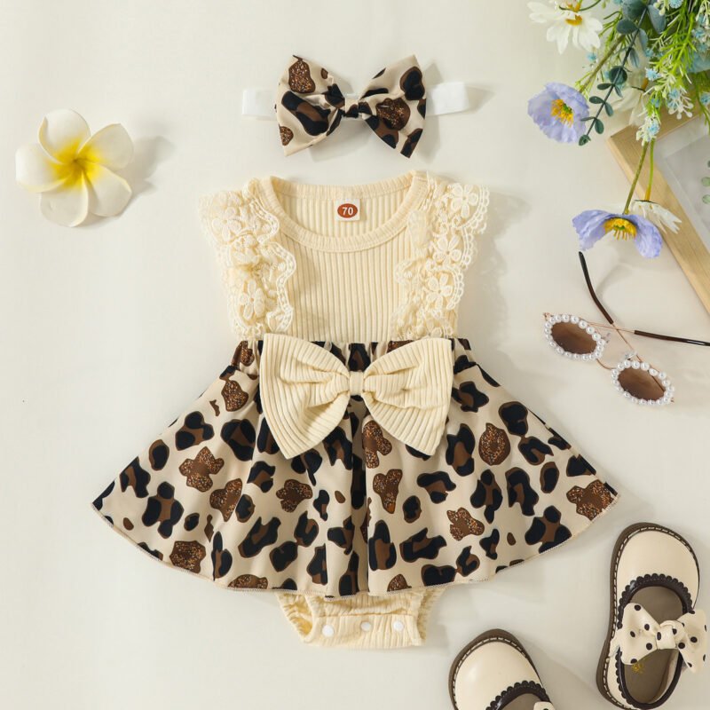 Flower Print Romper with Sleeve Stitching – Adorable and Stylish Baby Outfit
