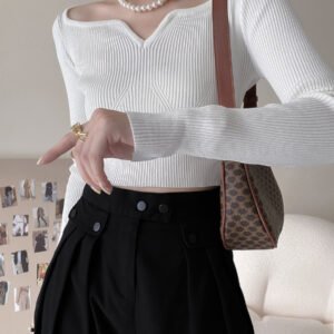 Small Petal Collar Short Sweater Design | Elegant & Trendy Women's Sweater