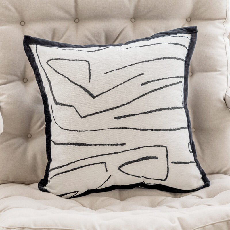 French Classic Style Light Luxury Black and White Sofa Pillow Cases – Elegant Home Accent