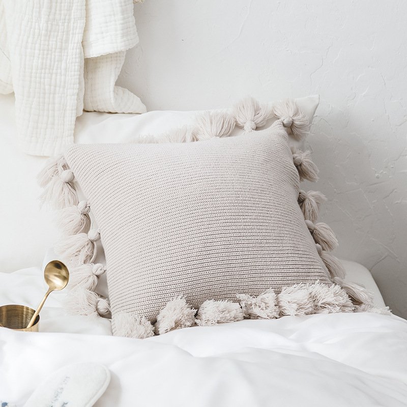 Nordic Simple Solid Color Wool Ball Pillow – Cozy and Elegant Decorative Cushion