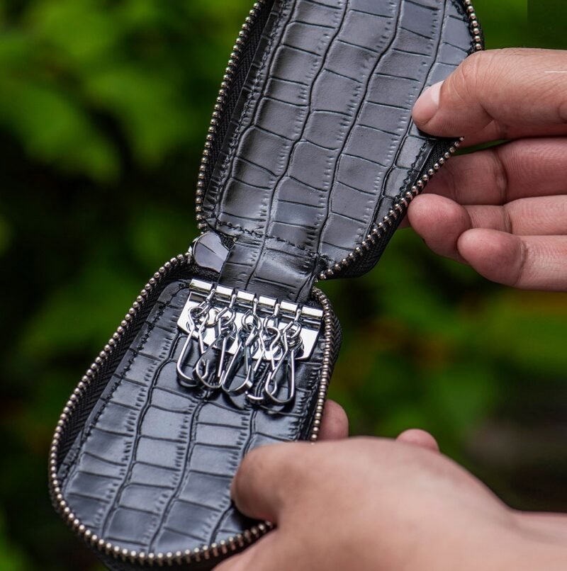 Leather Zipper Car Key Bag with Vertical Card Holder for Men and Women