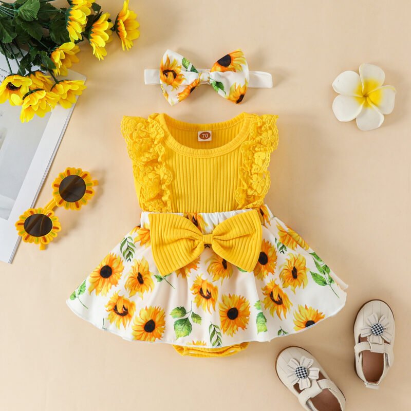 Flower Print Romper with Sleeve Stitching – Adorable and Stylish Baby Outfit