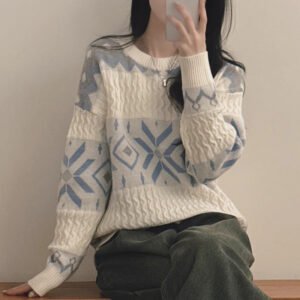 Snowfall Season Sweater - Cozy & Warm Knitwear for Winter