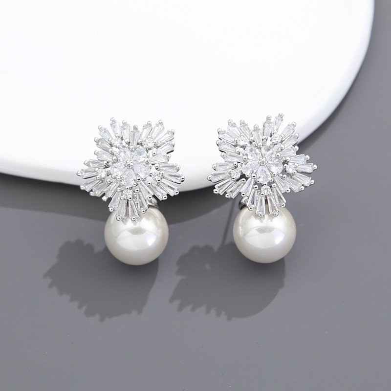 Snowflake Pearl Stud Earrings with Zirconia – Elegant & Sparkling Jewelry