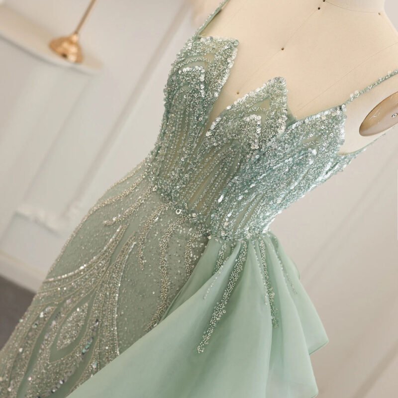 Elegant Mermaid Green Evening Gown with Spaghetti Straps