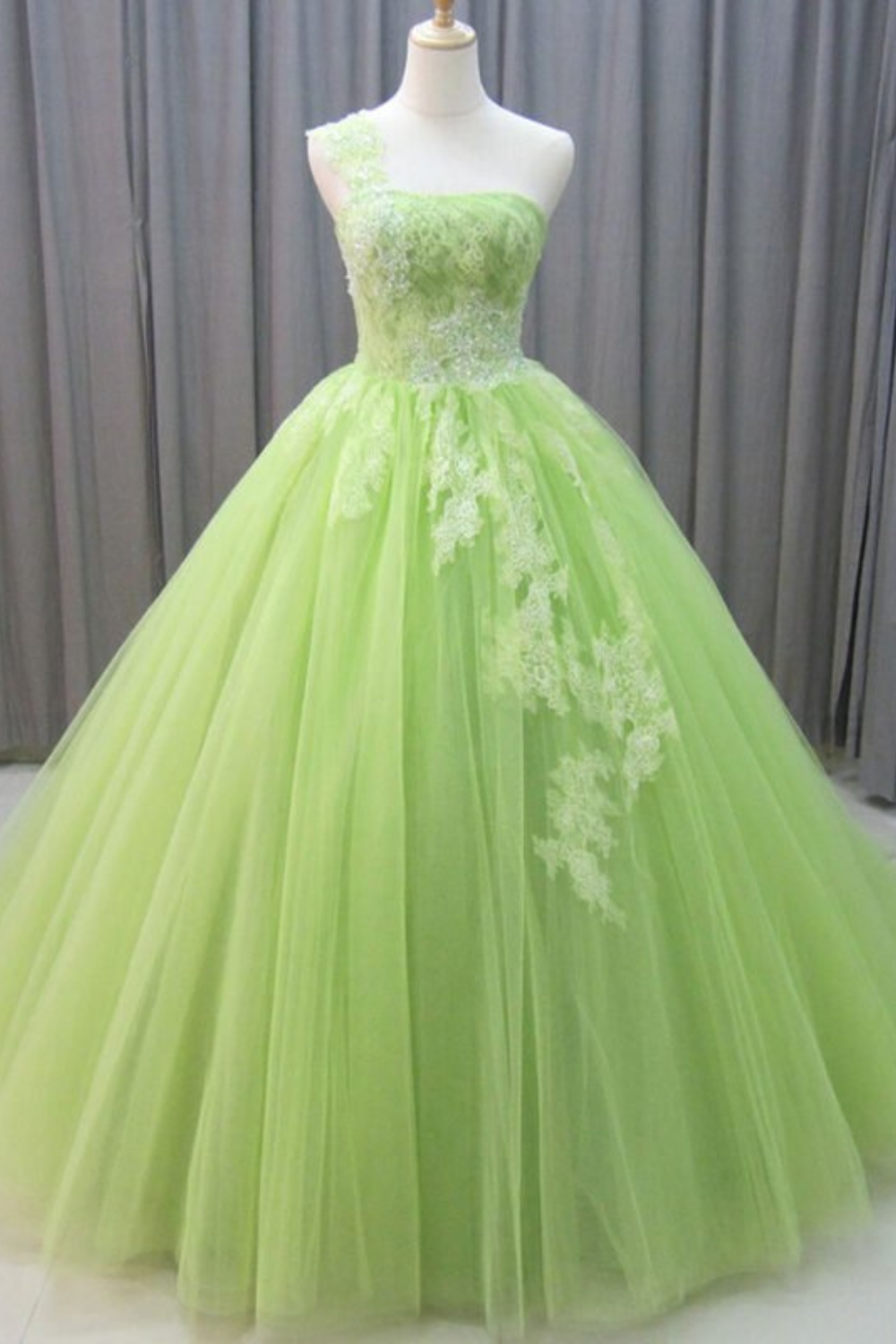 Elegant One-Shoulder Green Tulle Ball Gown