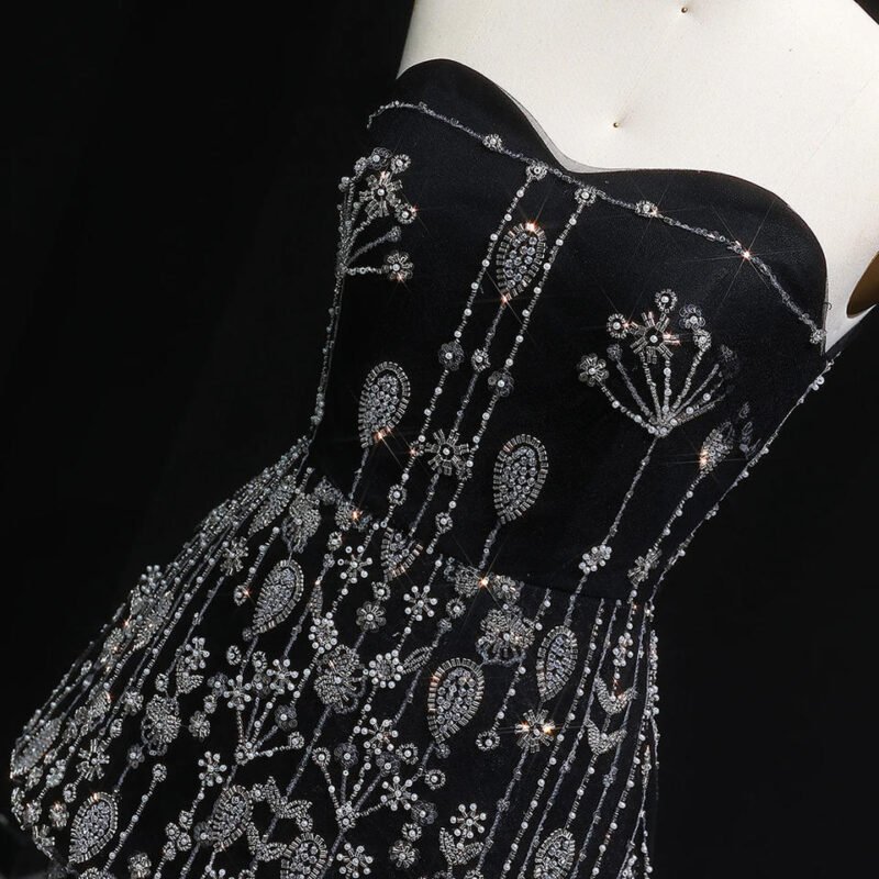 Black Two-Piece Evening Dress with Elegant Sweetheart Neckline