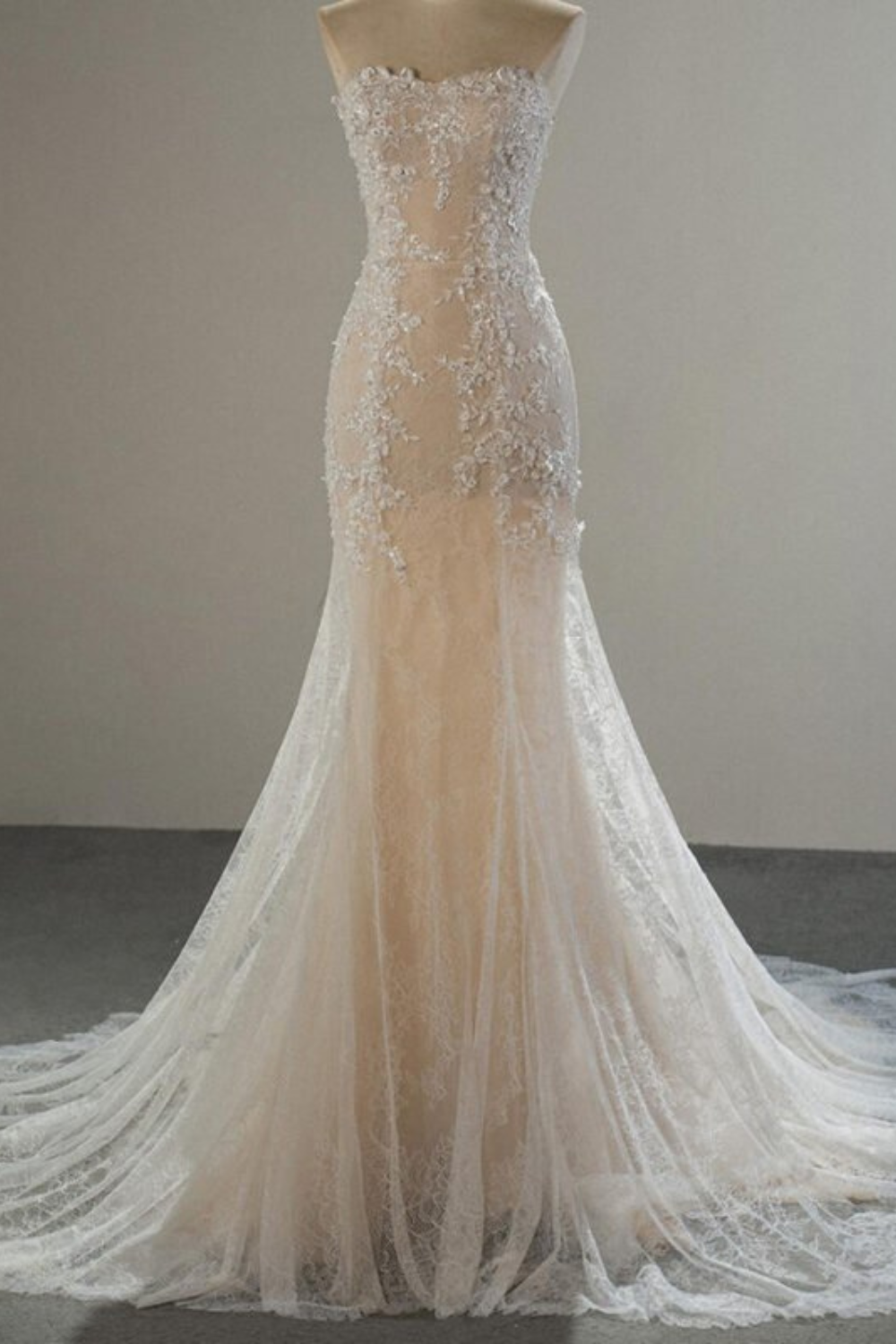 Champagne Embroidered Lace Slim Sleeveless Wedding Dress