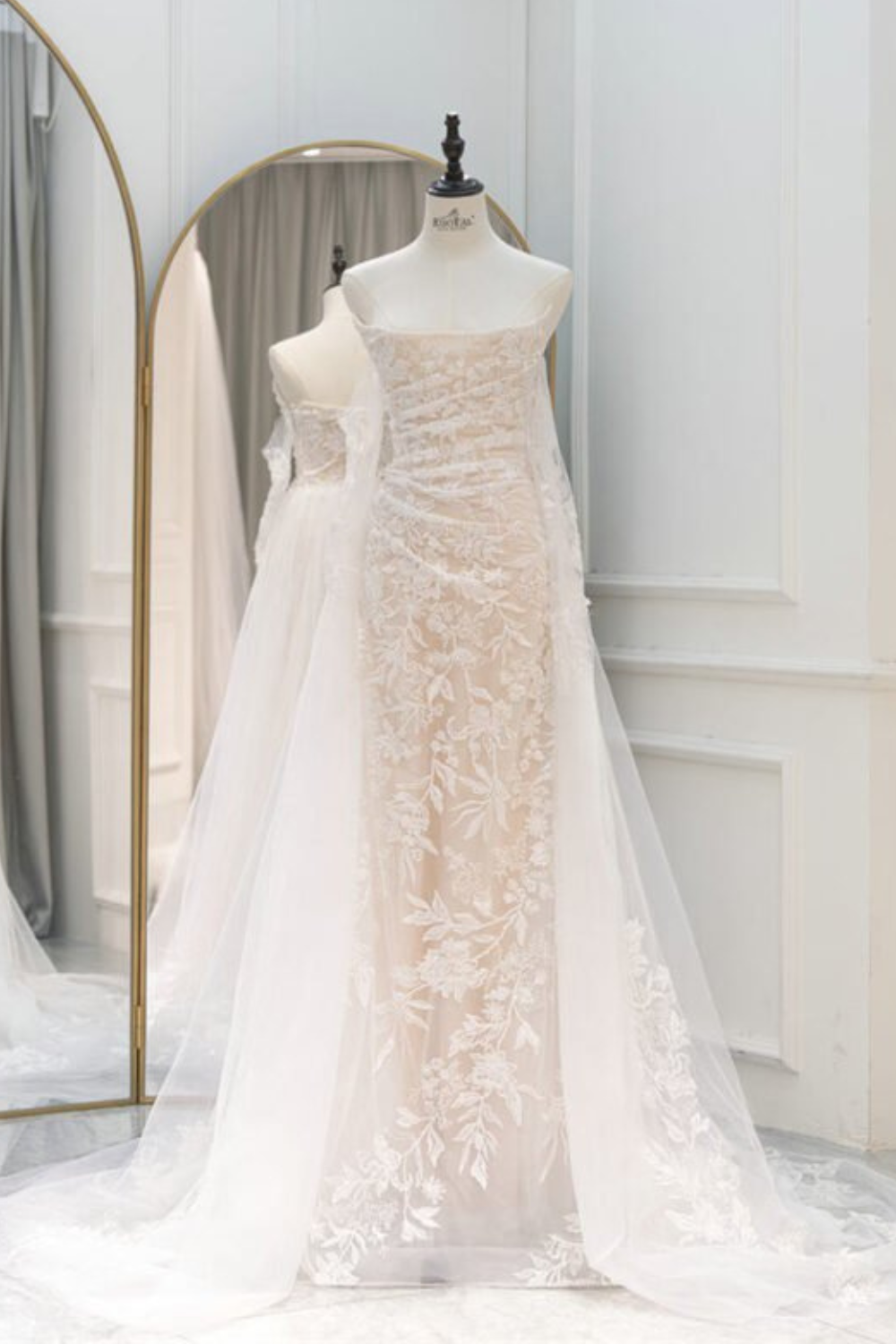 Elegant Off-Shoulder Mermaid Wedding Bridal Gown with Embroidery